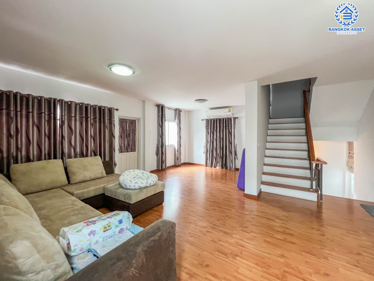 *****บ้านเดี่ยวมือสอง ม.คาซ่าพรีเมี่ยม ราชพฤกษ์-พระราม5 บ้านเดี่ยวหลังใหญ่ 3 ชั้น แบรนด์ Q.House เนื้อที่ 50.4 ตร.ว. ดีไซน์ตอบทุกไลฟ์สไตล์ ฟังก์ชัน 3 ห้องนอน 5 ห้องน้ำ จอดรถได้ 4 คัน บนทำเลติดถนนใหญ่ เชื่อมต่อทุกเส้นทาง ใกล้รถไฟฟ้าสายสีม่วง "สถานีบางพลู" และทวงด่วน "ศรีรัช"